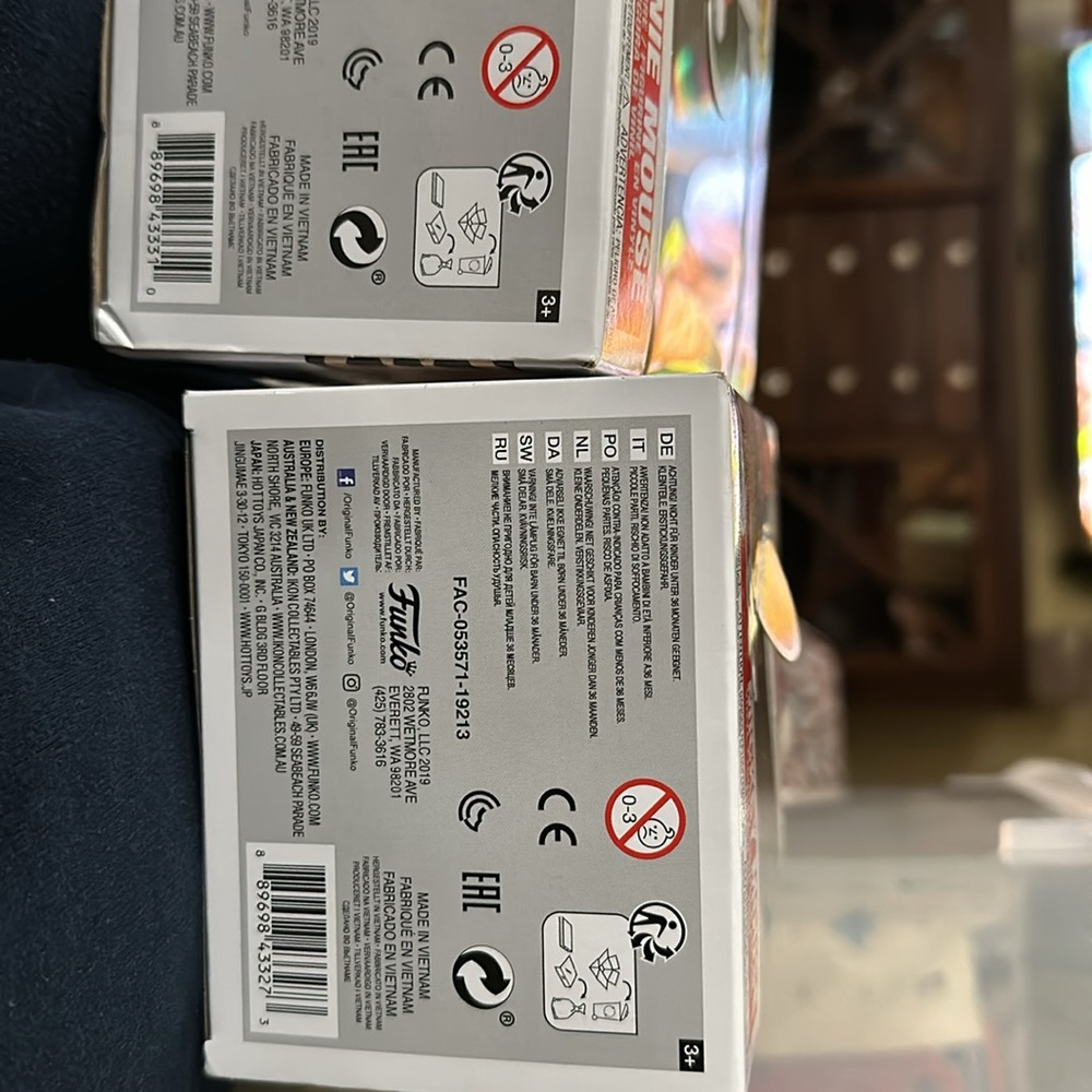 Mickey and Minnie Mouse Funko Pop. Number 612 and 613 - Picture 4 of 4
